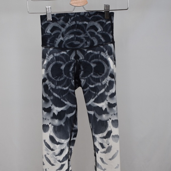 Size 2 Lululemon Tights - Picture 2 of 4